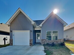 Building Photo - 156 Park Dr N