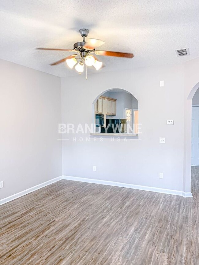 Building Photo - MOVE IN BY JAN 15TH AND RECEIVE $500 OFF F...