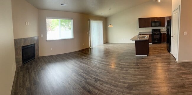 Building Photo - 1616