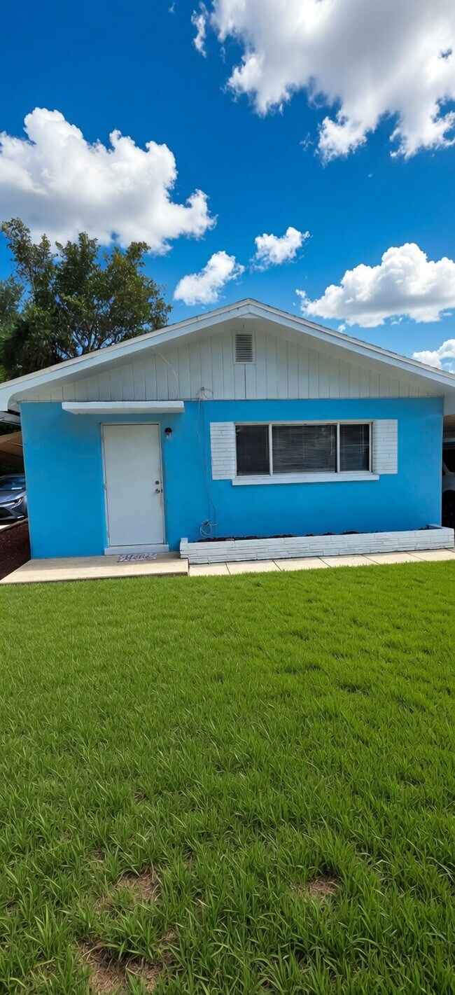 Foto del edificio - 2252 Maple Ave