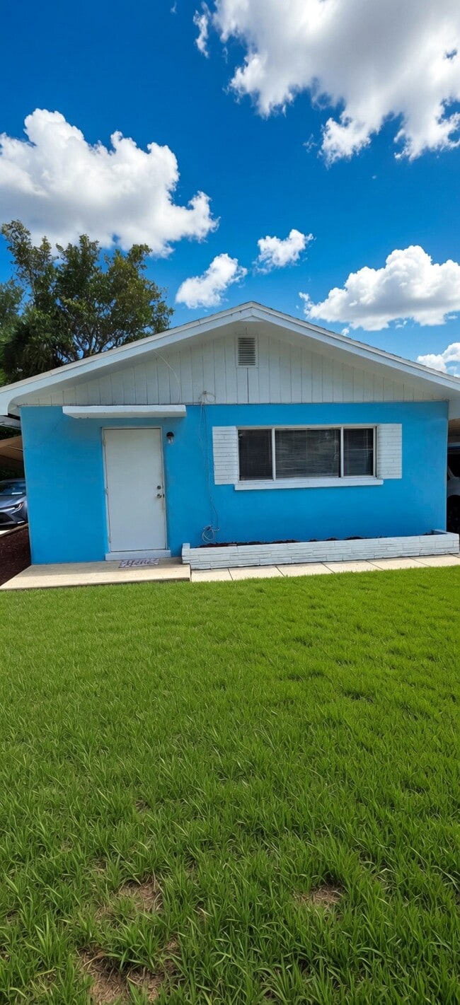 Building Photo - 2252 Maple Ave