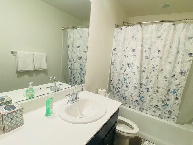Foto del edificio - 1429 Rock Cap Ln