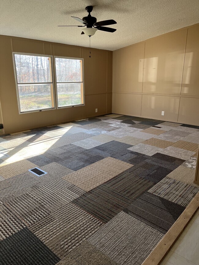 Building Photo - 142 Meadow Ln