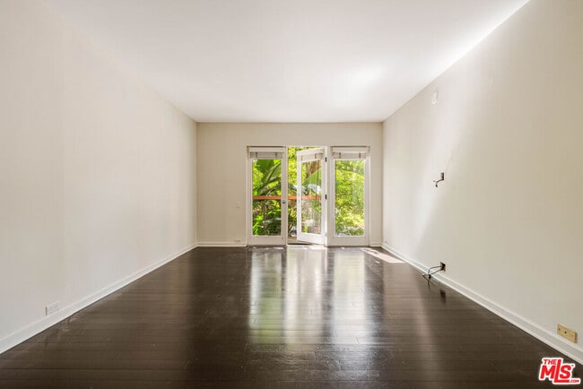Foto del edificio - 330 S Barrington Ave