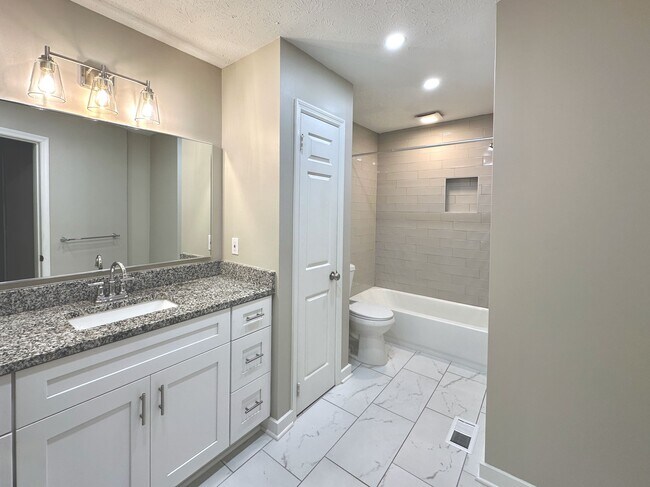 Foto del edificio - 4930 Farmstead Ct NE