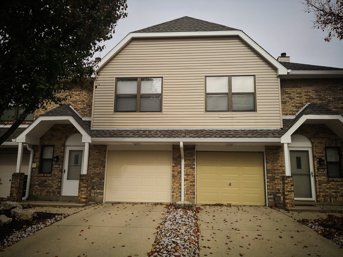 3860 S Chalet Cir, Beavercreek, OH 45431 Townhome Rentals in