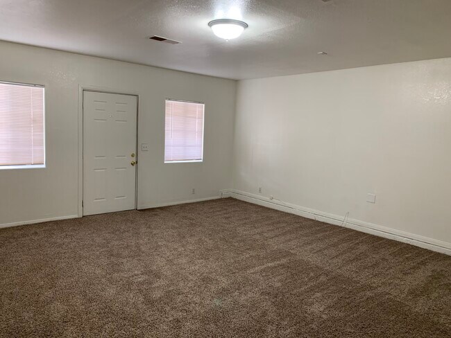 Building Photo - 6441 Rosemount Ave