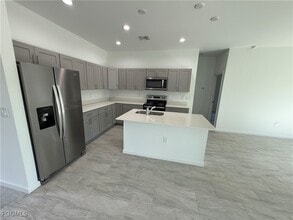 Building Photo - 1906 Vesper Ct