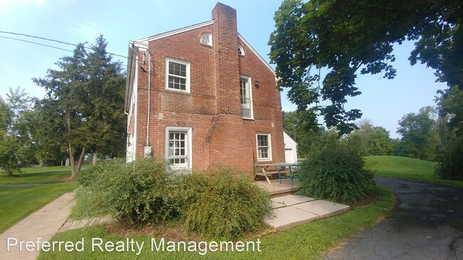 Building Photo - 1867 Donegal Springs Rd