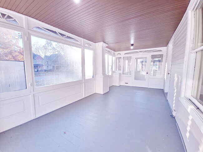 Building Photo - MULTI FAMILY TRIPLEX