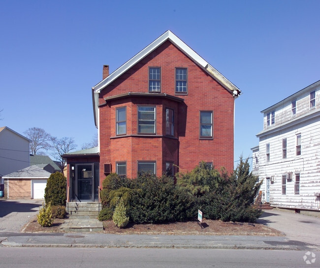 43 Winthrop St, Taunton, MA 02780 Apartments Taunton, MA