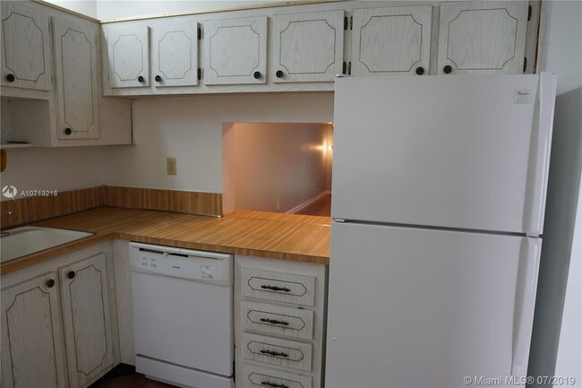 Building Photo - 5985 Del Lago Cir