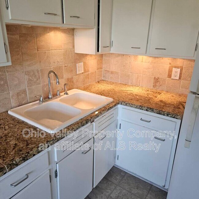 Building Photo - 2910 Abigail Dr