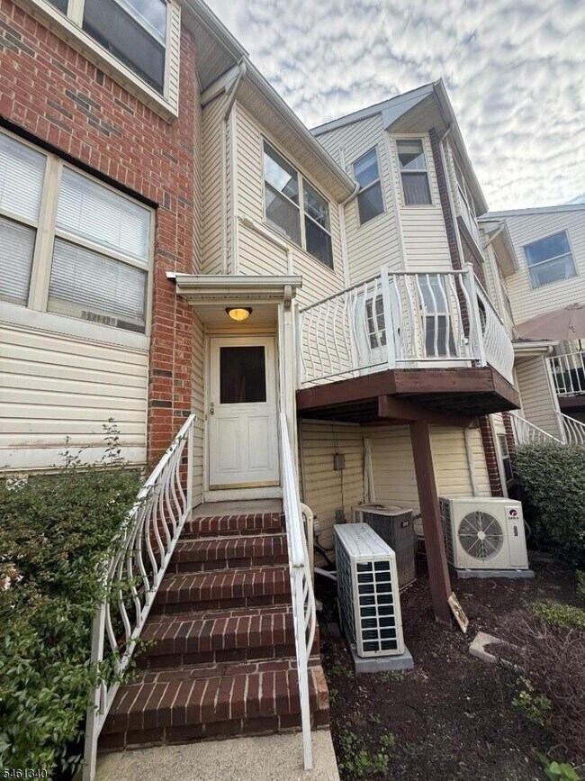 Foto del edificio - 730 Harbortown Blvd