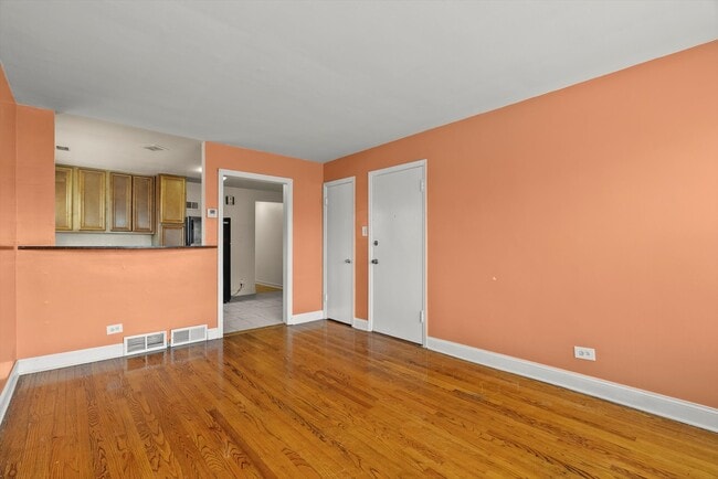 Foto del edificio - 8143 Knox Ave