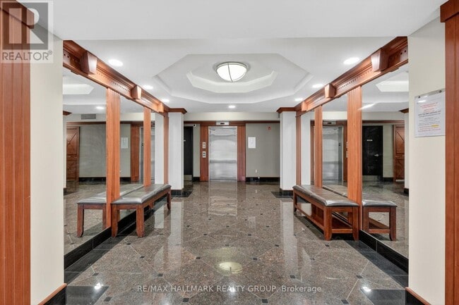 Building Photo - 1005 Beauparc Private