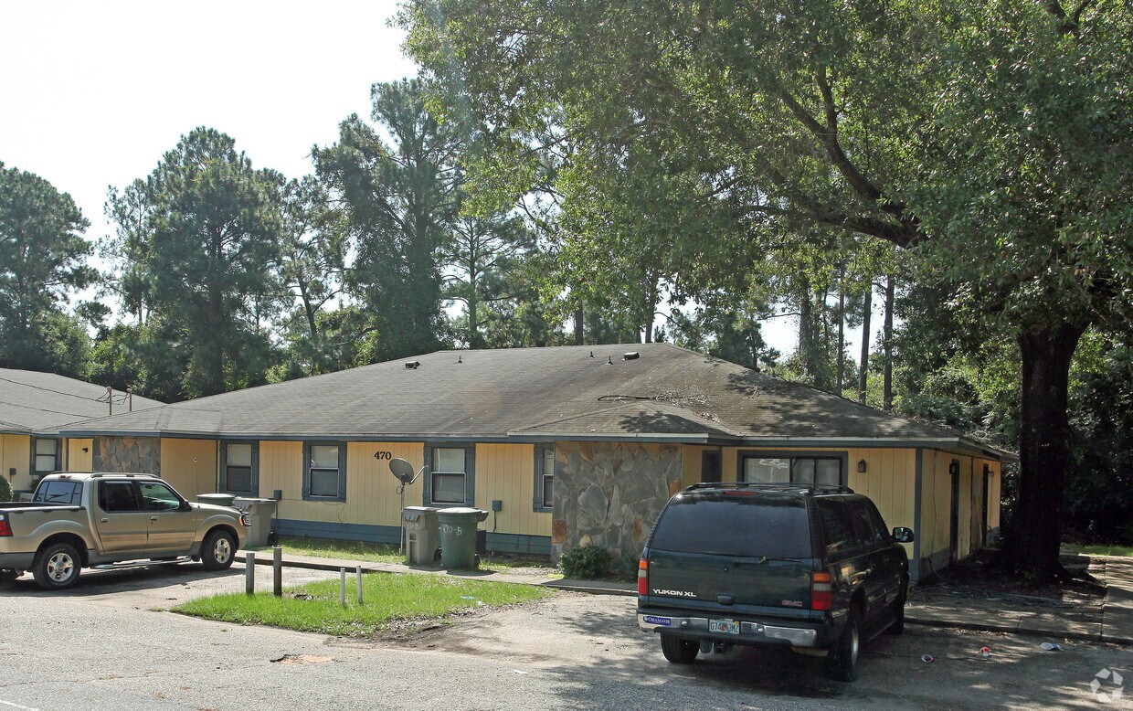 Building Photo - 470 Crow Rd