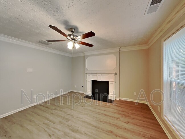 Building Photo - 3868 Leyland Dr