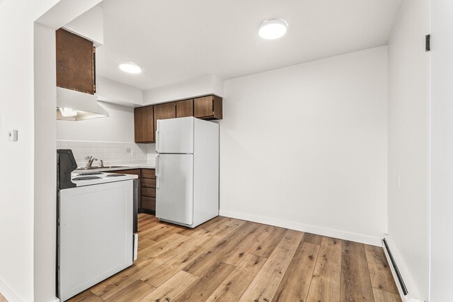 Building Photo - 1005 Buena Vista Dr, Sun Prairie WI, 53590
