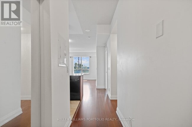 Building Photo - 1070-1070 Sheppard Ave W