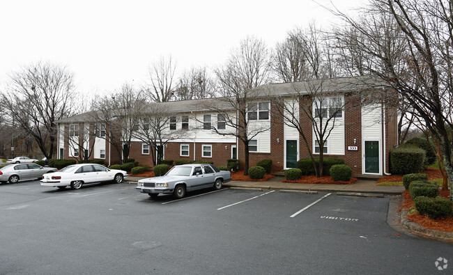 Foto del edificio - West Downs Apartments