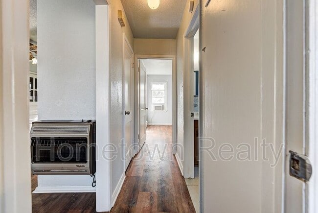 Building Photo - 412 Monroney Dr