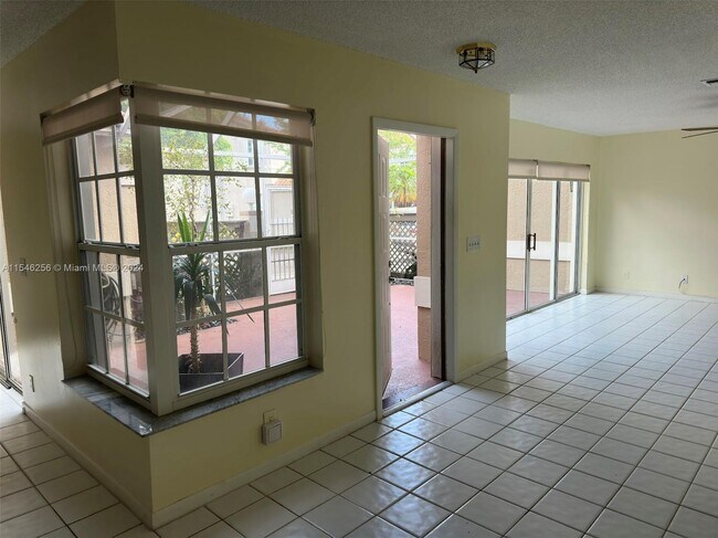 Building Photo - 11016 Longboat Dr