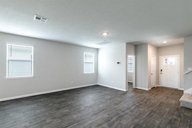 Building Photo - 703 Bluffview Dr.
