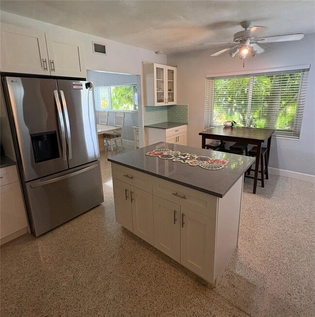 Building Photo - 1339 Royal Palm Dr S