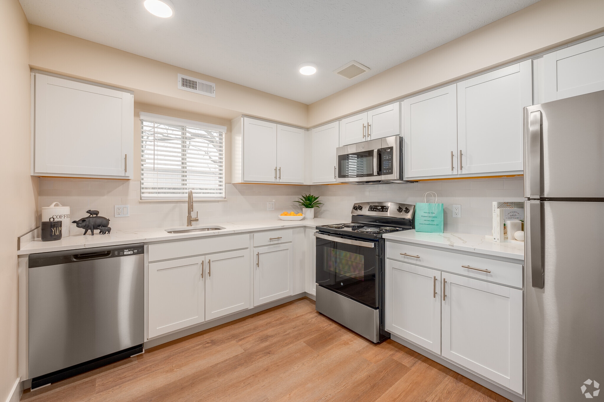 Foxmoor Apartments – photo 1
