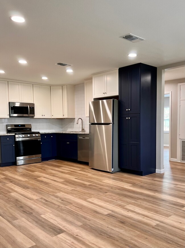 Kitchen with large pantry - 1266 Dove St