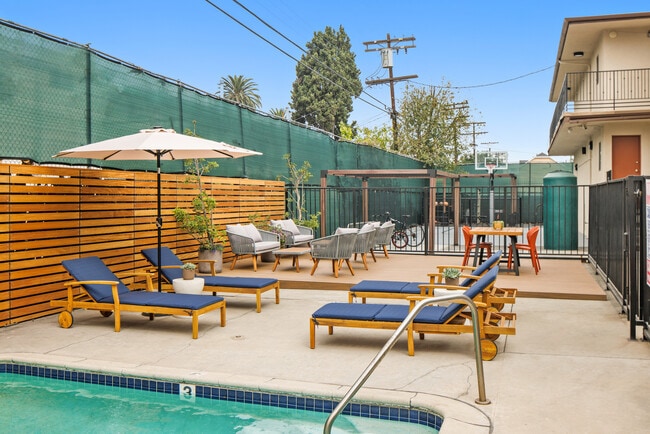 Plaza Loungers - 1286 W Adams Blvd