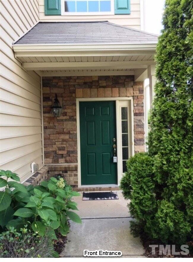 Front entrance - 308 Windy Peak Loop