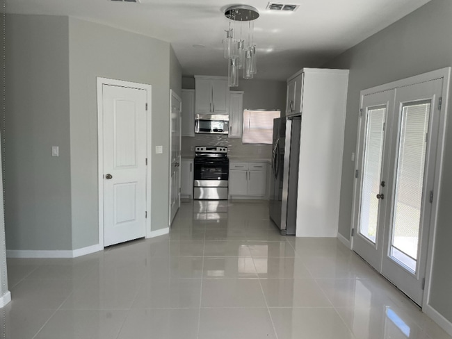 Foto del edificio - 312 W Rutherford Ave