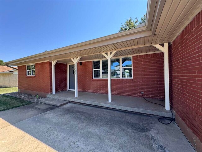 Building Photo - 4509 SE Avalon Ave