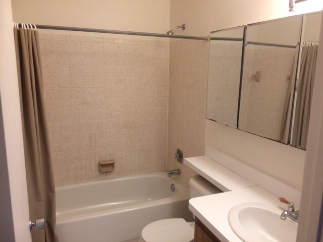 Bathroom - 1942 Redbank Rd