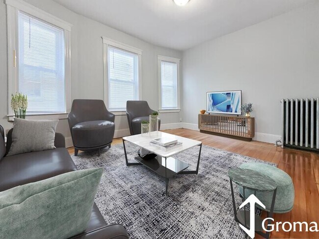 Building Photo - 108 Callender St