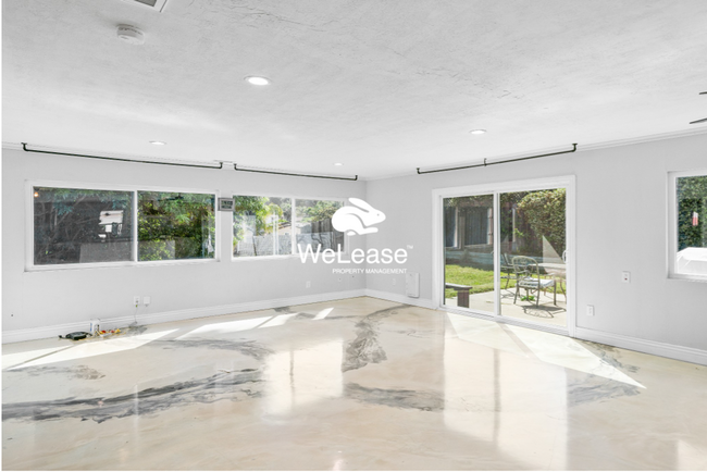 Building Photo - Call this beautiful 5bed 2.5 bath Home in ...