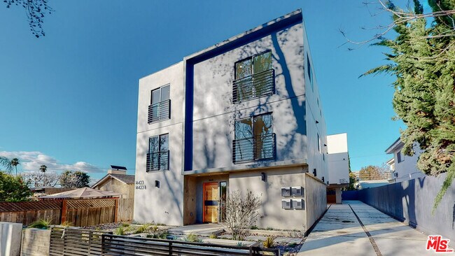 Building Photo - 14421 Califa St