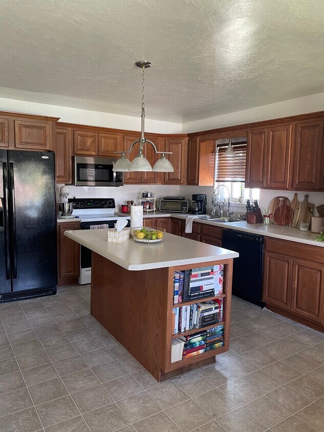 Foto principal - 633 N Placer Ct