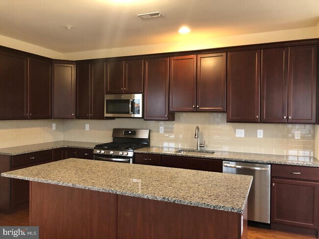 Foto del edificio - 120 Woodwinds Dr