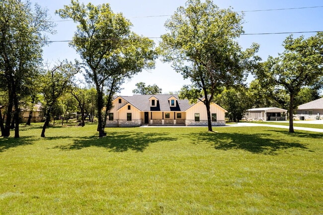 Building Photo - Where Southern Charm Meets Everyday Comfort