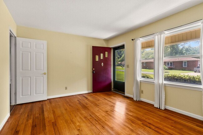 Foto del edificio - 2496 Valley View Ln