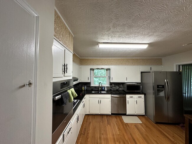 Foto del edificio - 4666 Mercer Rd