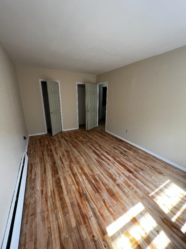 Building Photo - 1062 E 81st St