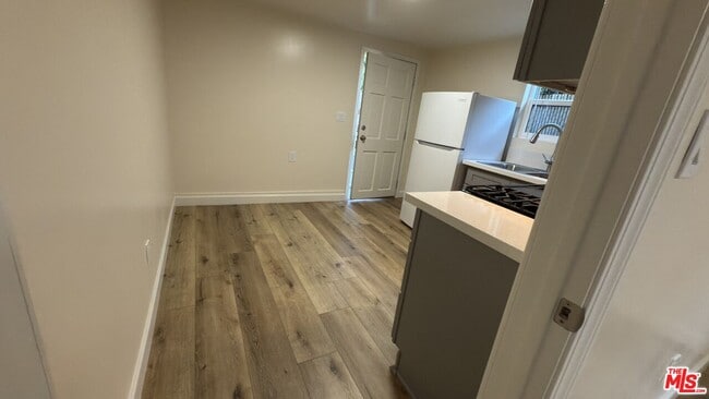 Building Photo - 385 Redondo Ave