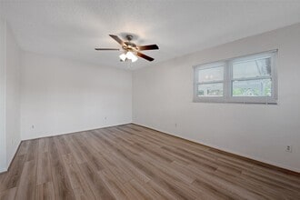 Building Photo - 910 Judiway St