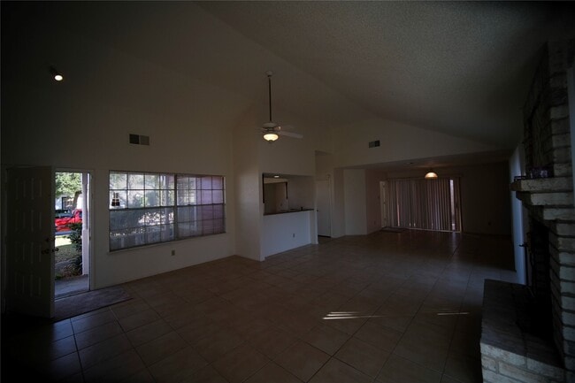 Foto del edificio - 12051 Spring Grove Dr