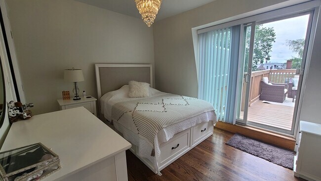 Foto del edificio - 618 E 7th St