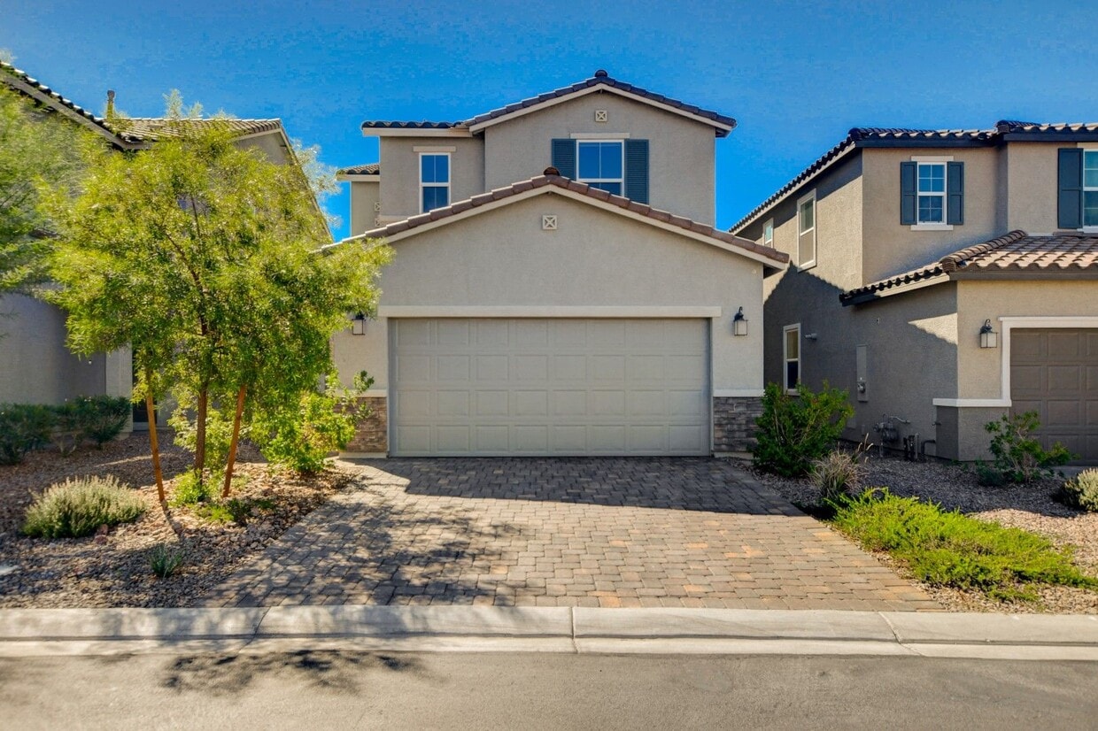 Primary Photo - Gorgeous 4 Bedroom, 2 Story Home in SW/Mou...